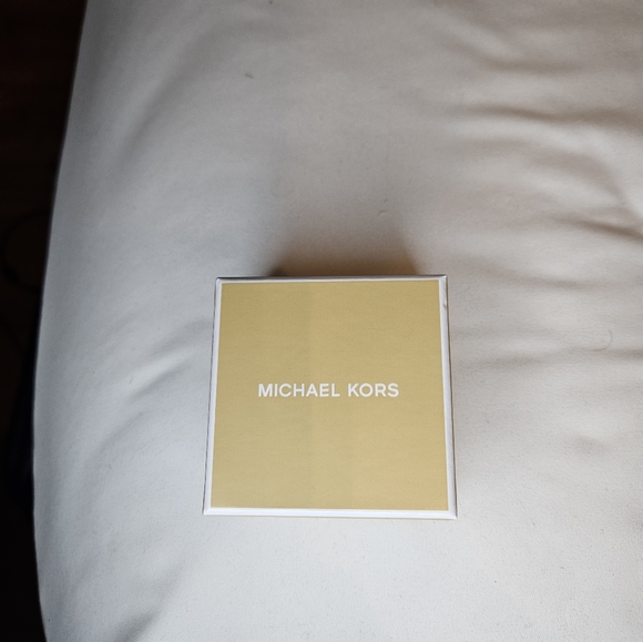 Michael Kors heart earrings - Picture 4 of 6